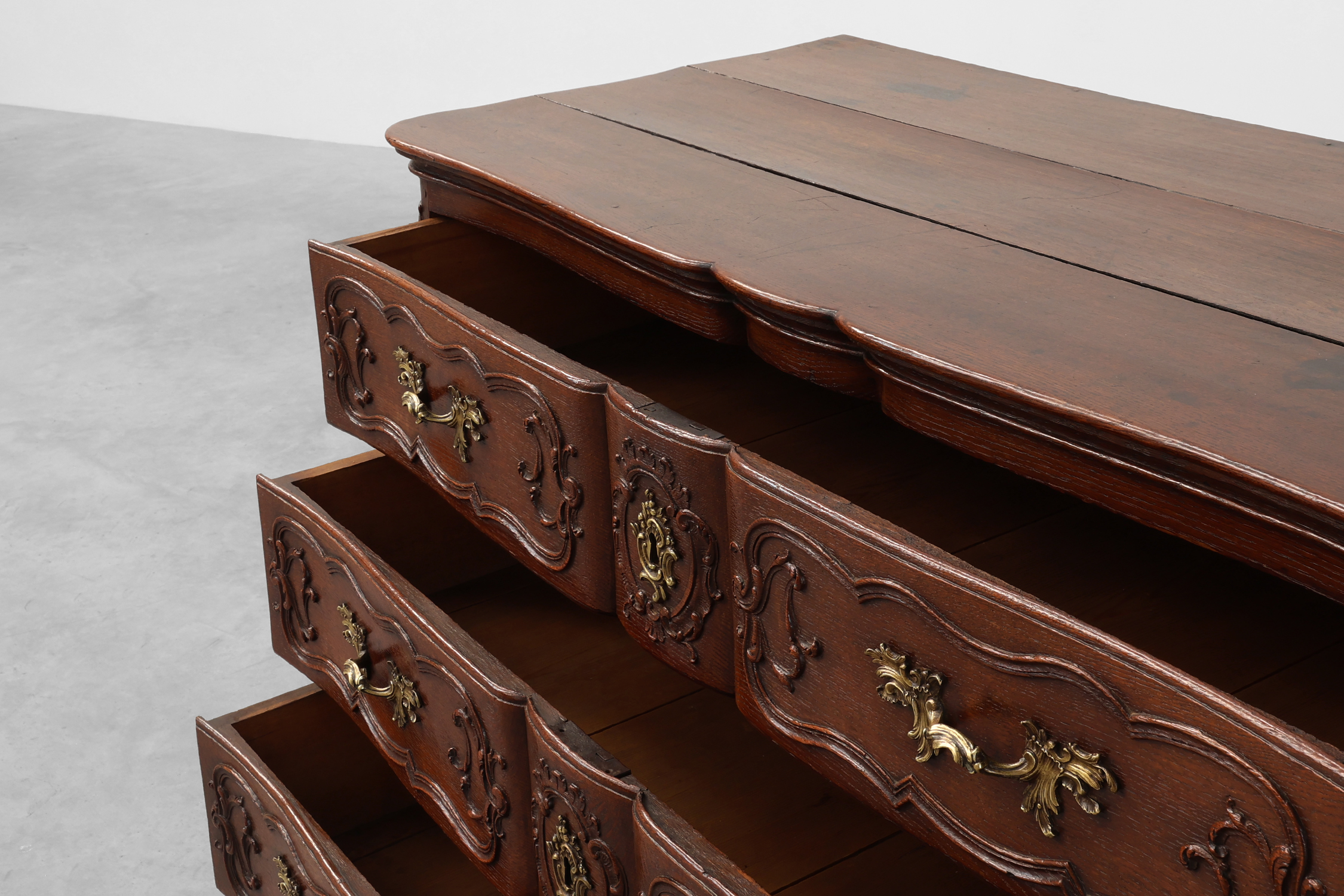 French 18th Century hand crafted oak chest of drawers in Louis XV stylethumbnail